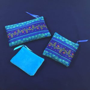 Pochettes velours – Frise Bleue